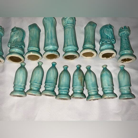 VTG DUNCAN MEDIEVAL CHESS SET GLAZED TURQUOISE WHITE CERAMIC COMPLETE 32 PIECES - Picture 8 of 16